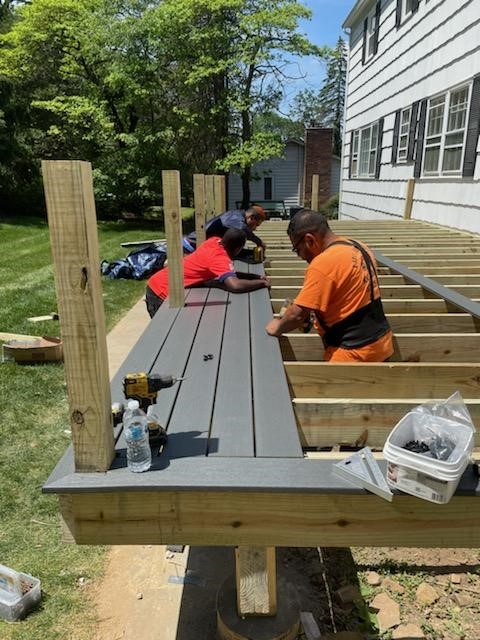 What to Expect When Choosing a Professional for Getting a Deck Installation Done