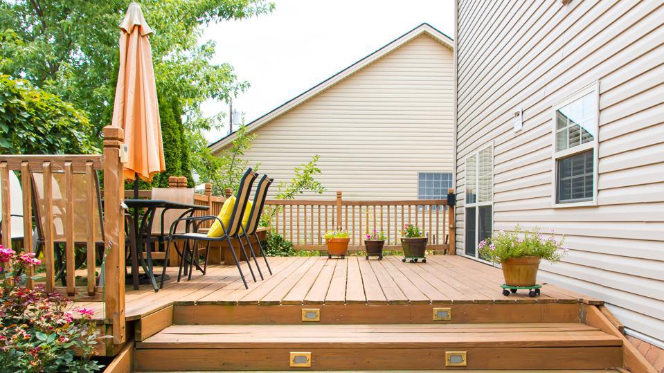 Tips to Connect with the Best Deck and Construction Company